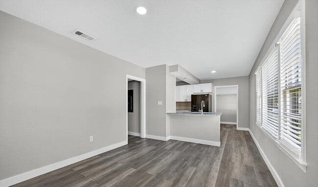 Foto del edificio - 5202 Birkenhead Rd