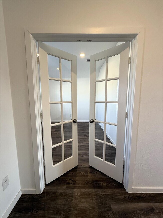 Foto del edificio - 5311 Still Mdw Ln