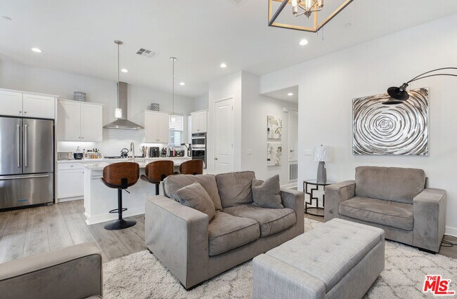 Building Photo - 660 Daniel Freeman Cir