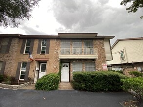 Building Photo - 10682 Hazelhurst Dr