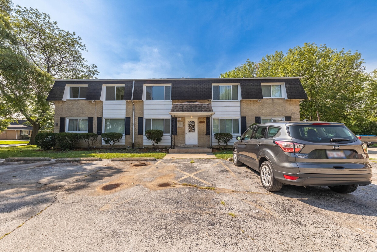 11962 S Kildare Ave Unit 1E, Alsip, IL 60803 Condo for Rent in Alsip