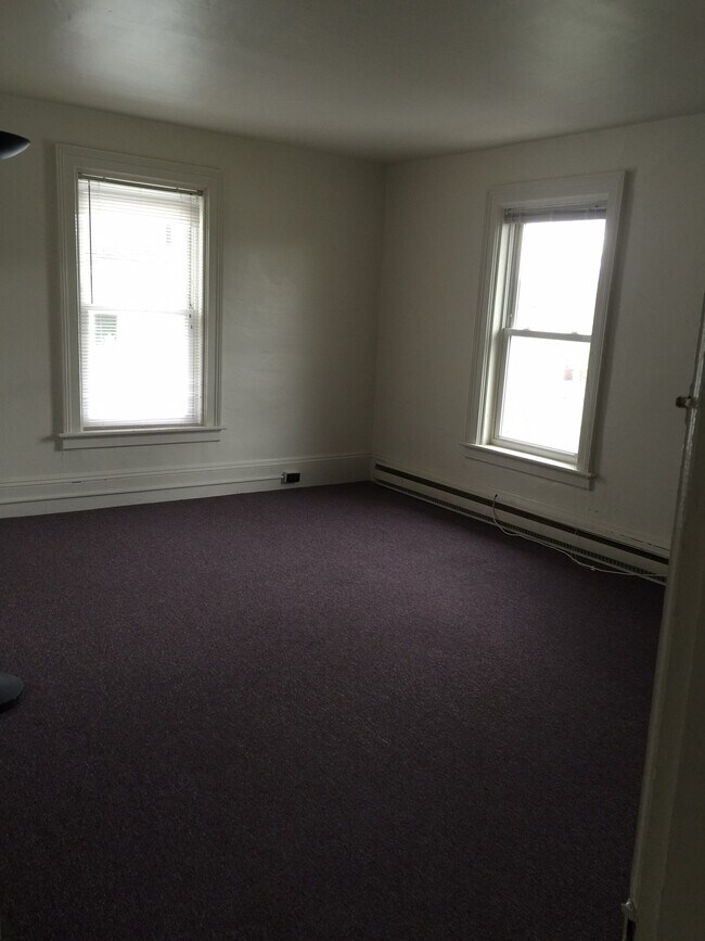 Building Photo - 61 Sailly Ave
