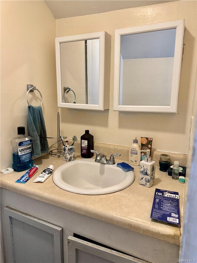 Foto del edificio - 19 Bloomingburg Rd