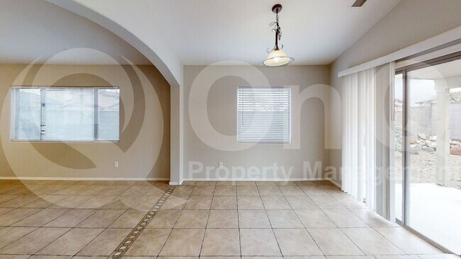 Building Photo - 5444 W Grove St