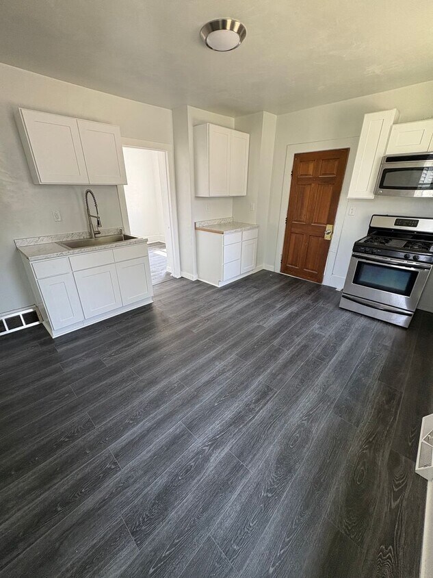 Foto principal - 743 Woodland Ave