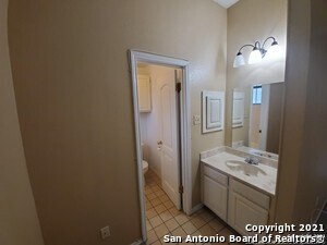 Foto del edificio - 2501 Cedar Ln