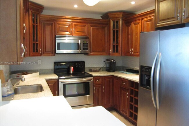 Building Photo - 5701 Collins Ave