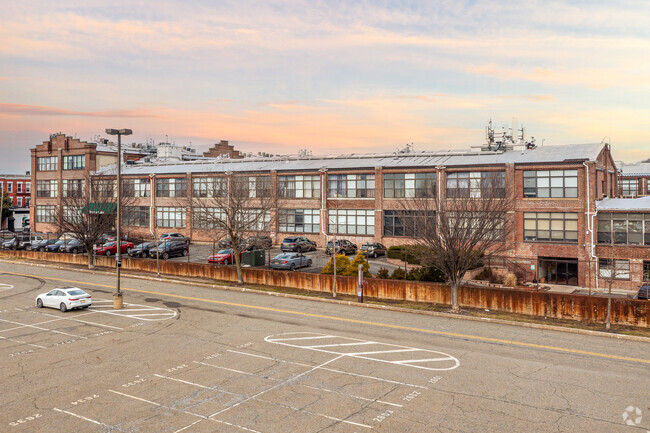 Building Photo - The Foundry