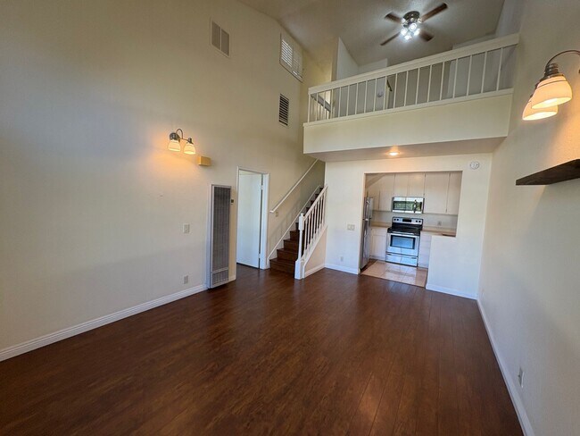 Foto del edificio - One Bedroom with a Bonus Loft in UTC area!!
