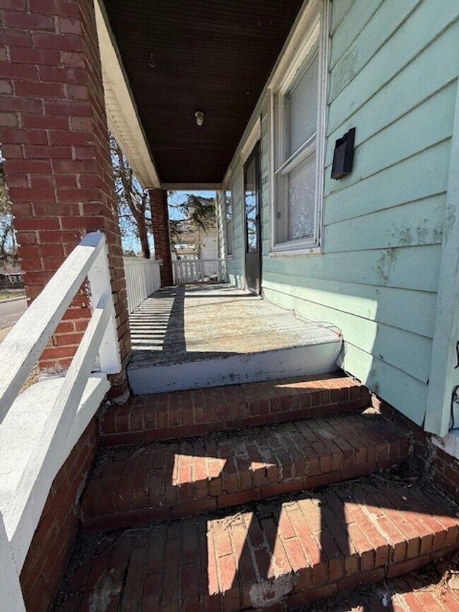 Foto del edificio - House for Rent 3 BR / 1 BA