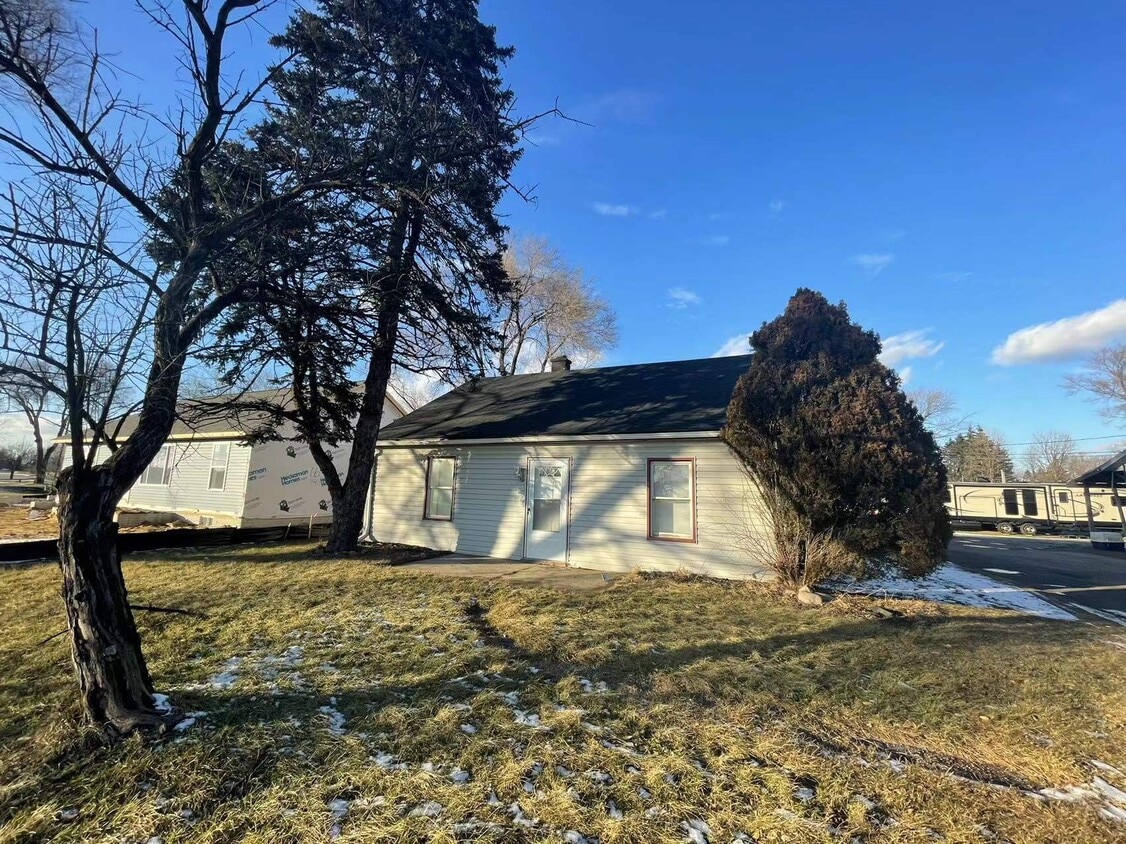 Primary Photo - 37830 Schoolcraft Rd
