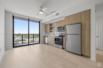 Building Photo - 555 NE 8th St