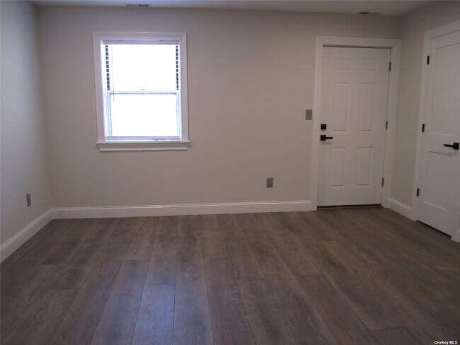 Foto del edificio - 235 Windward Ct N