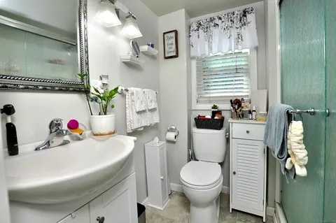 Building Photo - 349 Naubuc Ave