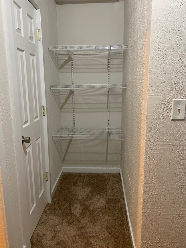 Foto del edificio - 281 Oak Dr