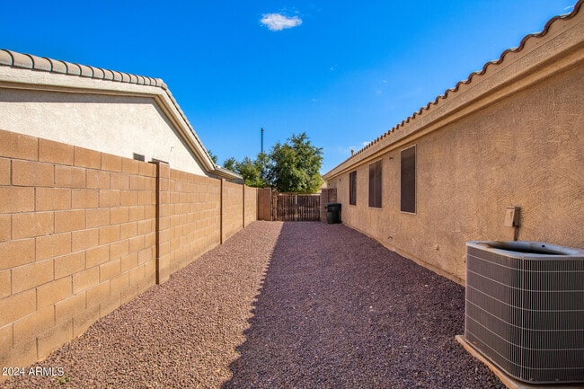 Foto del edificio - 14094 W Edgemont Ave