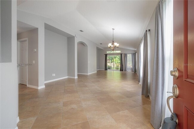 Foto del edificio - 10248 Woodford Bridge St