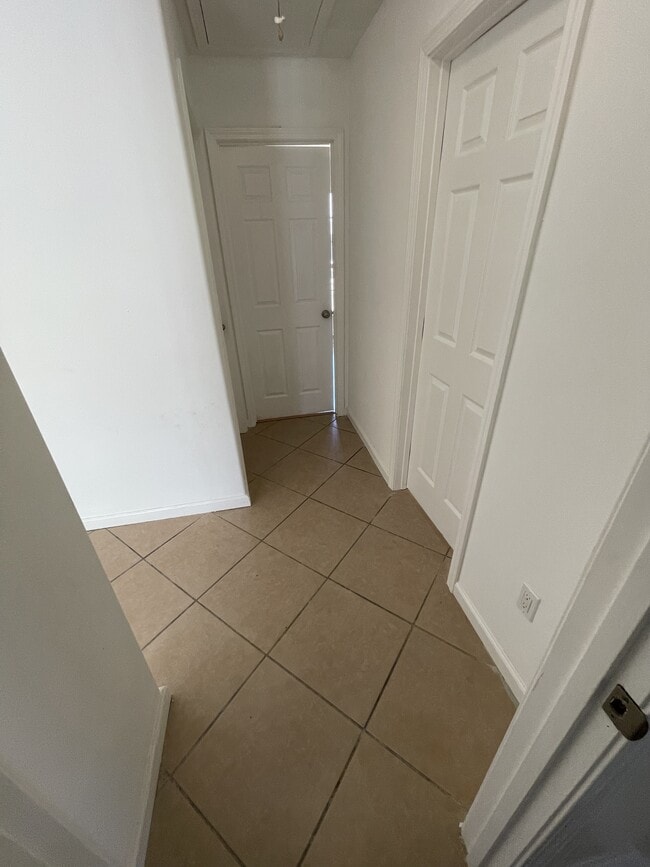 Building Photo - 3617 Charles Dr