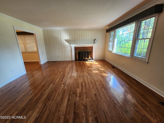 Foto del edificio - 607 River St