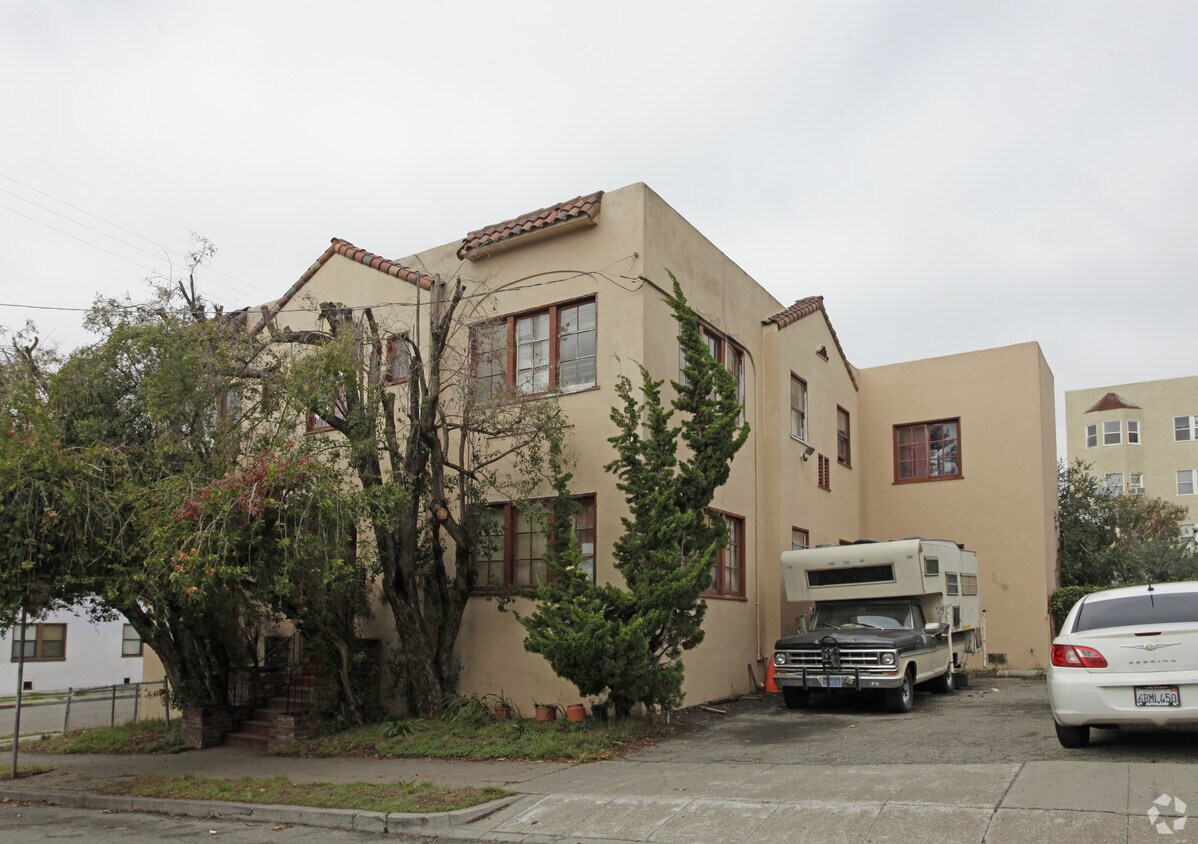 Building Photo - 2201 11th Ave