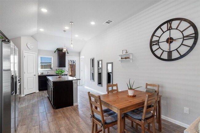 Foto del edificio - 14132 Calderwood St