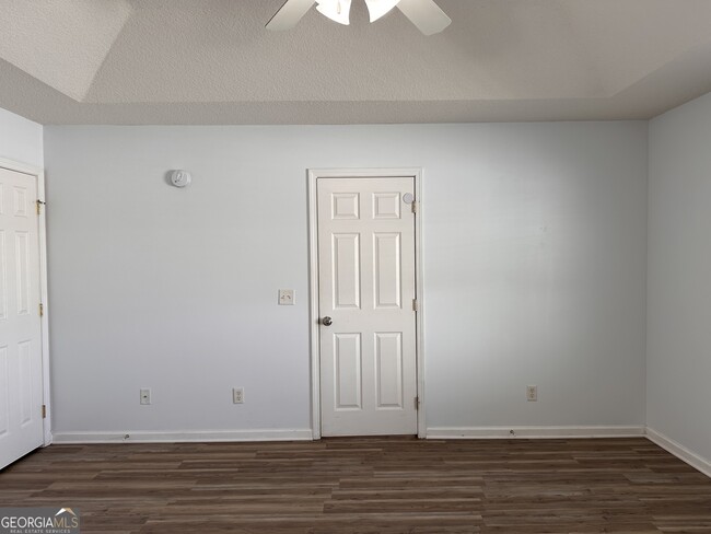 Building Photo - 173 Royal Palms Ave
