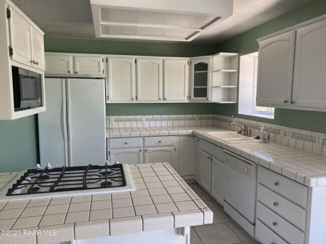 Building Photo - 248 Plaza Dr
