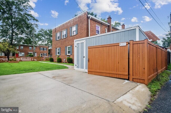 Building Photo - 3701 Edison St