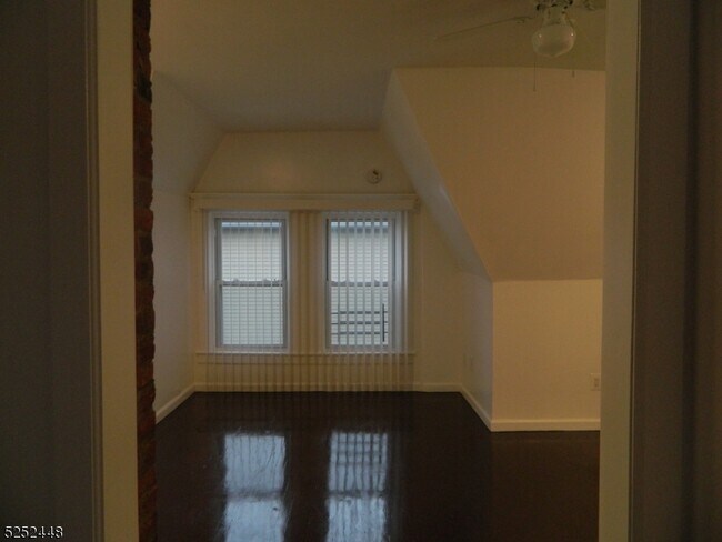 Building Photo - 56 Lenox St