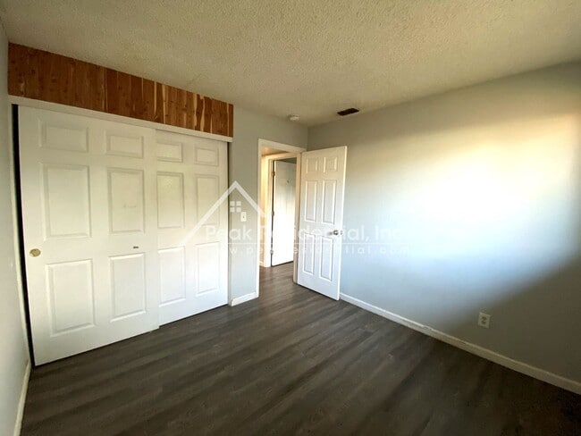 Foto del edificio - 2 br, 1 bath House - 3426 Viking Dr
