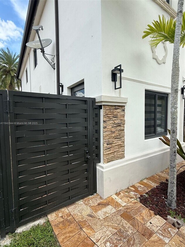 Foto principal - 16433 SW 52nd St