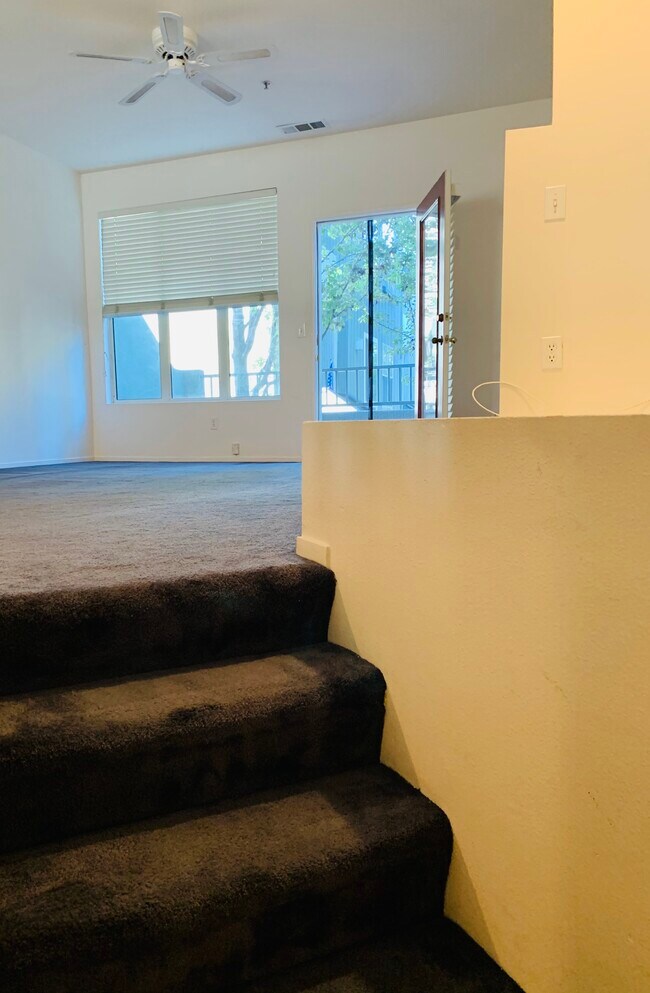 Building Photo - 691 Atherton Pl