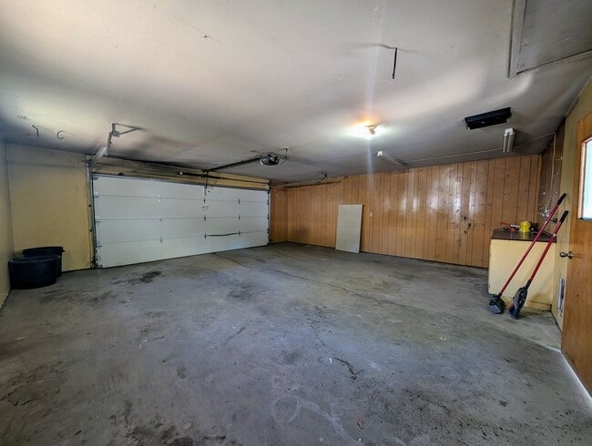 Building Photo - Beautiful Home 4bd 3bath