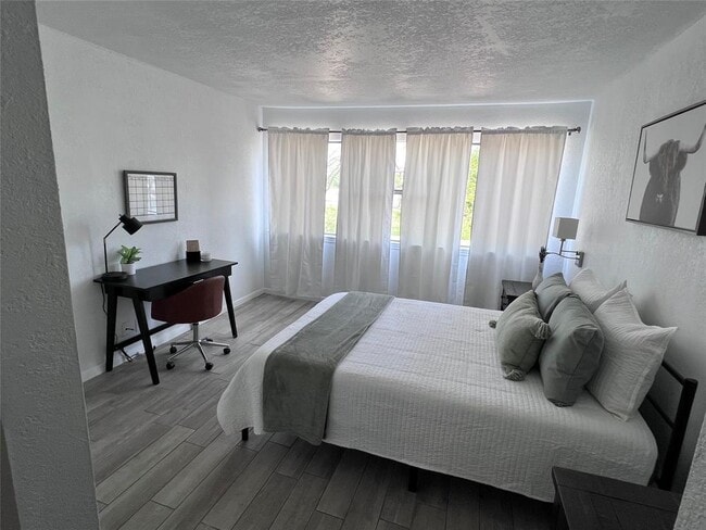 Building Photo - 8888 Tallwood Dr