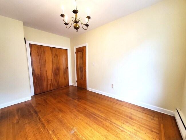 Building Photo - 561 Whitney Ave