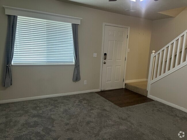 Building Photo - 422 Pheasant Ridge Dr