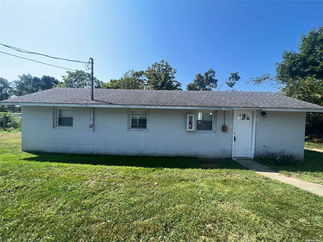 16 Bellport St, East Patchogue, NY 11772 House Rental in East