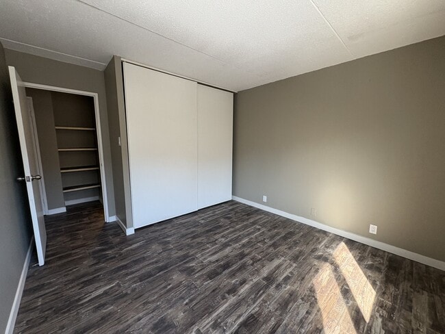 Building Photo - 411 Ellerdale St