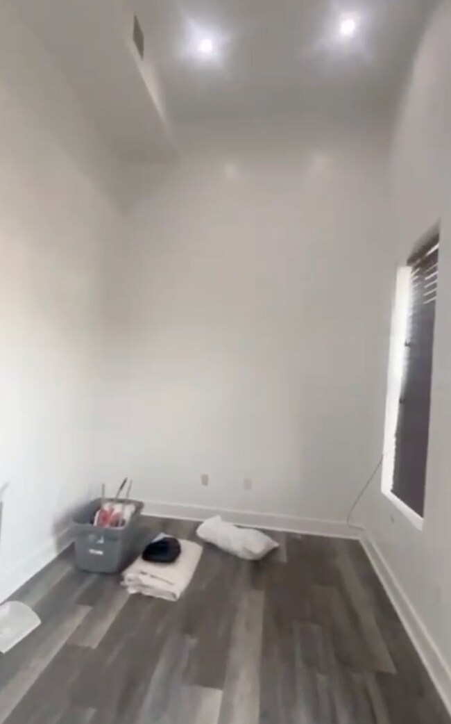 Building Photo - 142 Norwood Ave