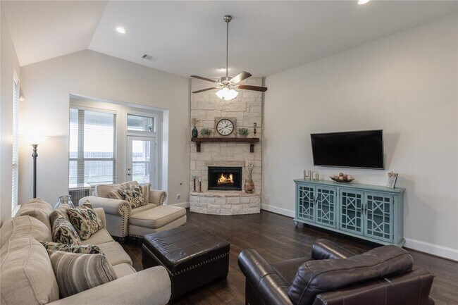 Building Photo - 2226 Falcon Brook Dr