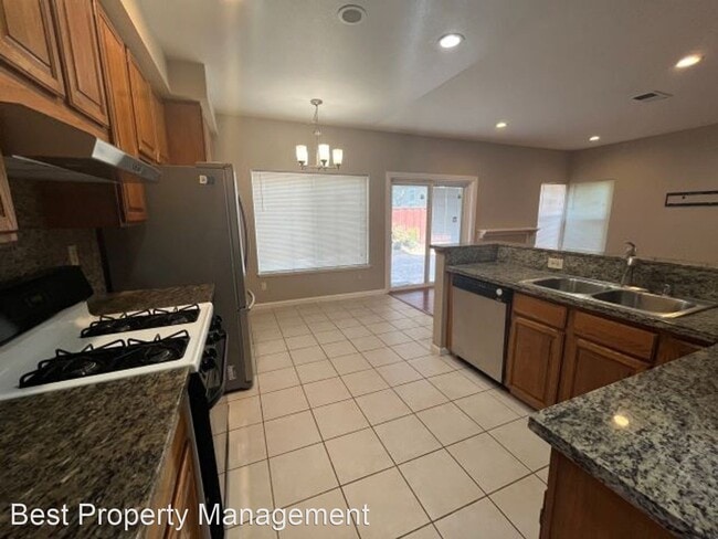 Building Photo - 4 br, 3 bath House - 5579 Ridgewood Drive