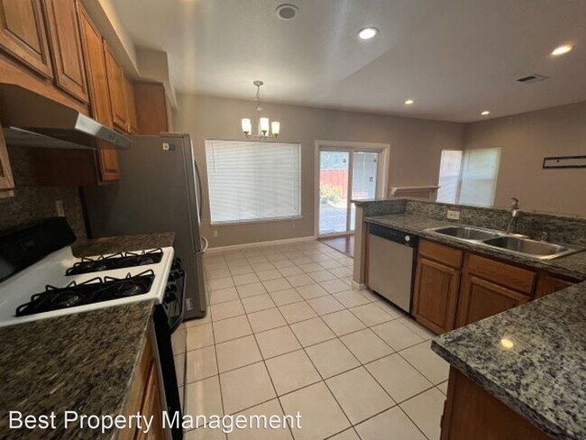Foto del edificio - 4 br, 3 bath House - 5579 Ridgewood Drive