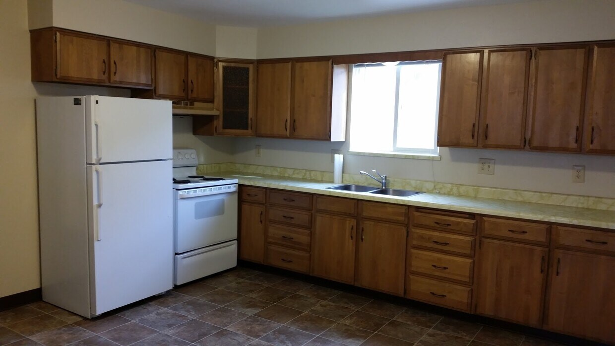 Primary Photo - 160 Highland Blvd