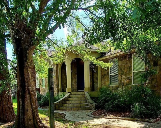 Building Photo - 212 Canulette Rd