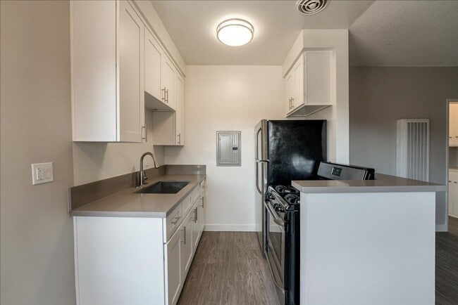 Building Photo - 12770 Pacific Ave