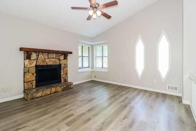 Building Photo - 3684 Linwood Way