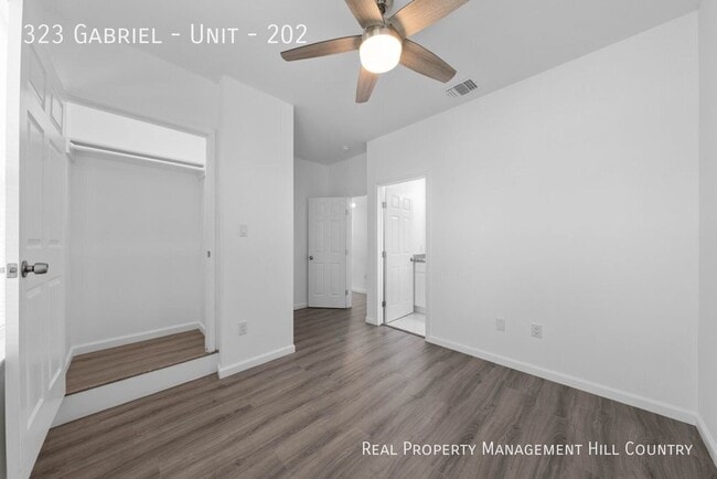 Building Photo - 323 Gabriel