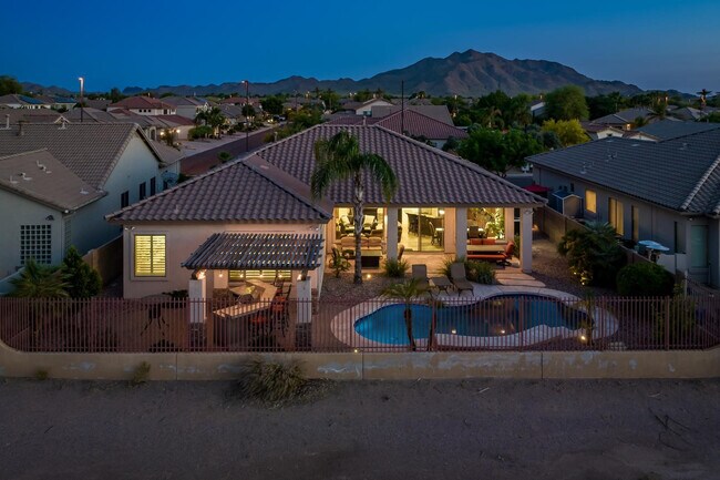 Building Photo - 4176 E Clubview Dr