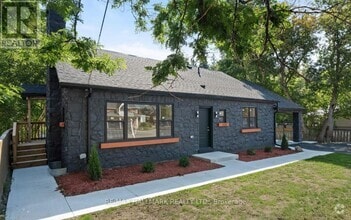 Building Photo - 124 Colborne St