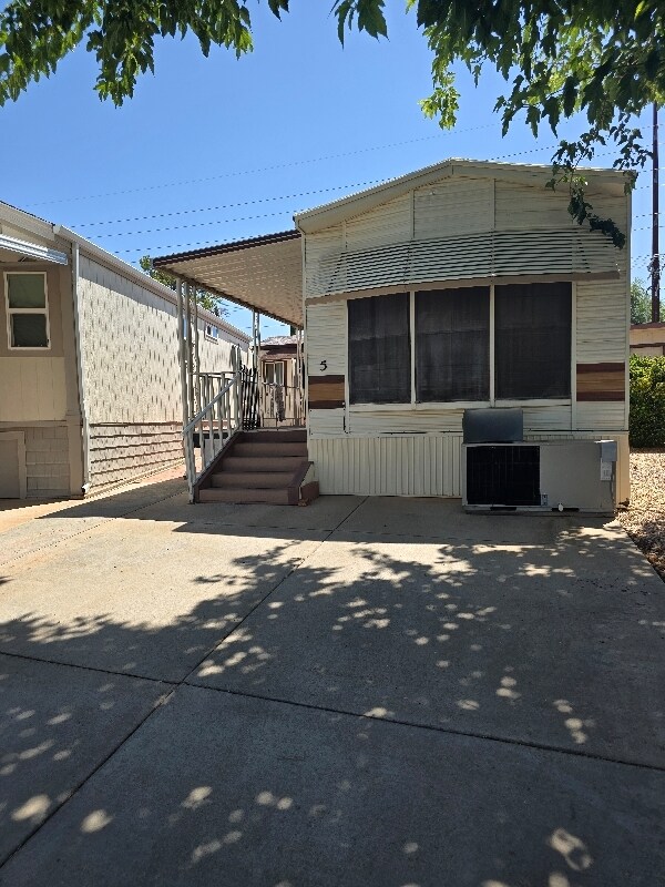 Foto principal - 1225 N Dixie Downs Rd